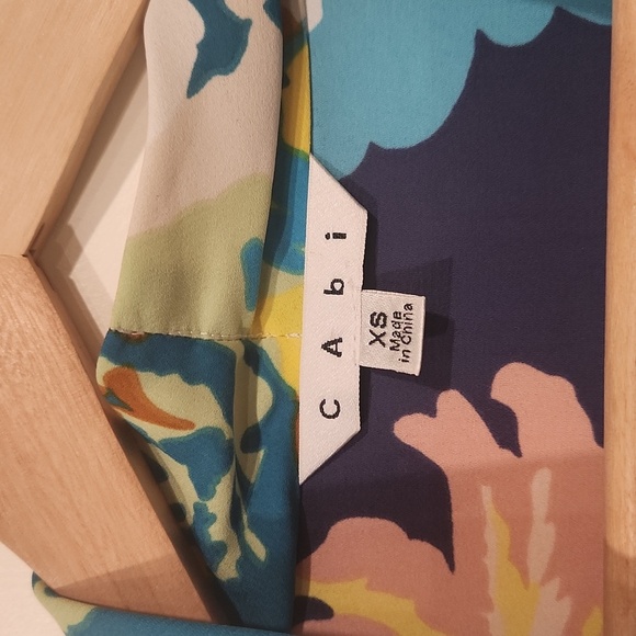 Cabi Wrap‎ Top Blue Yellow Teal White Floral V Neck Draped  sleeveless size XS - Picture 3 of 4
